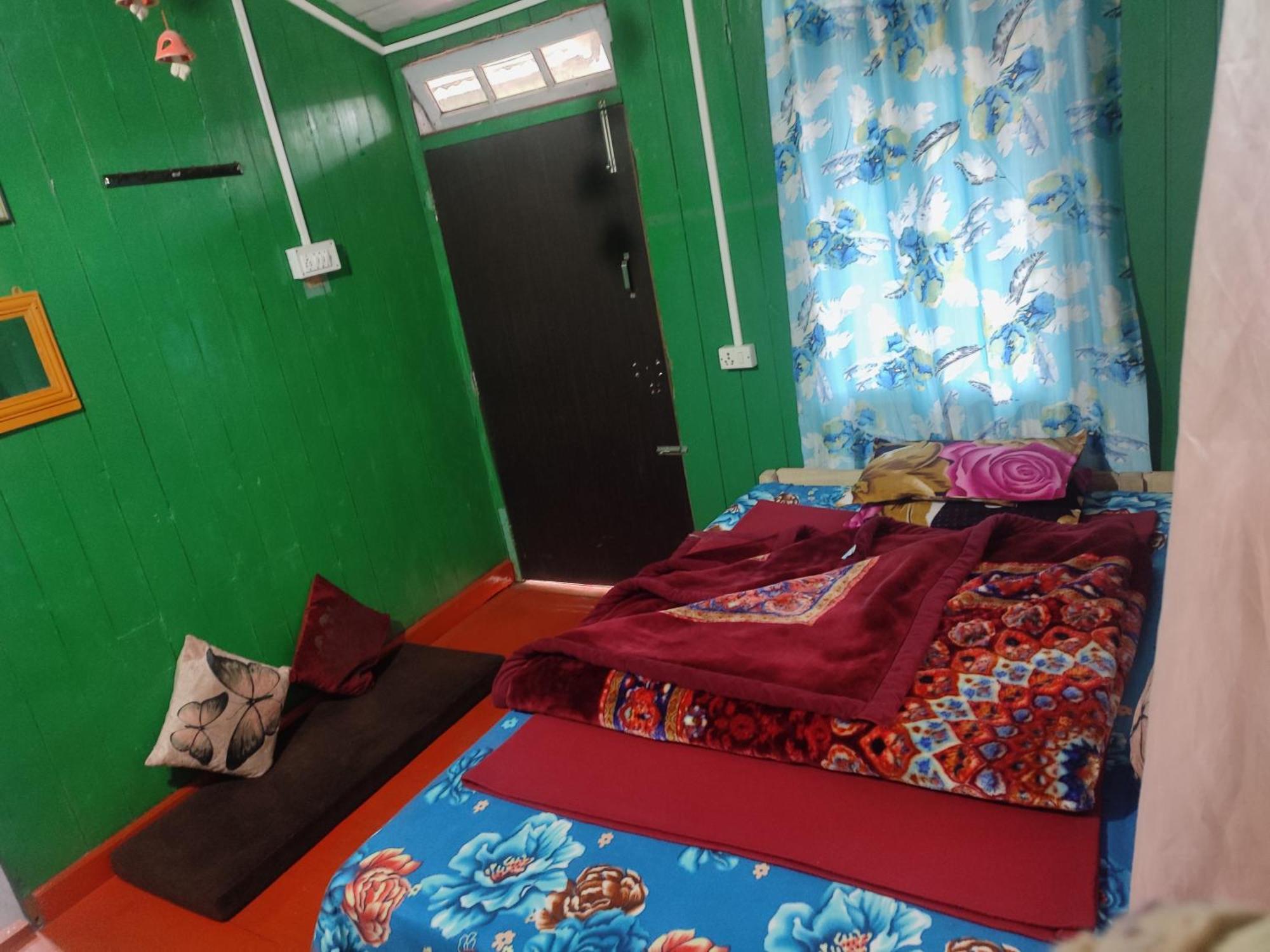 Shanti Samaya Home Stay Vl Ghoom Monastery, Samten Choeling Darjeeling  Room photo